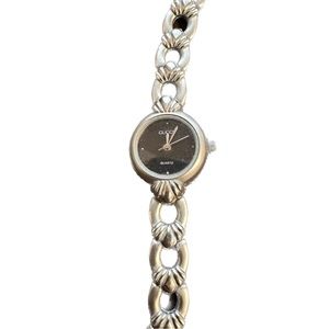 GUCCI 2889L Vintage Stainless Steel Women's Quartz Watch - Silver